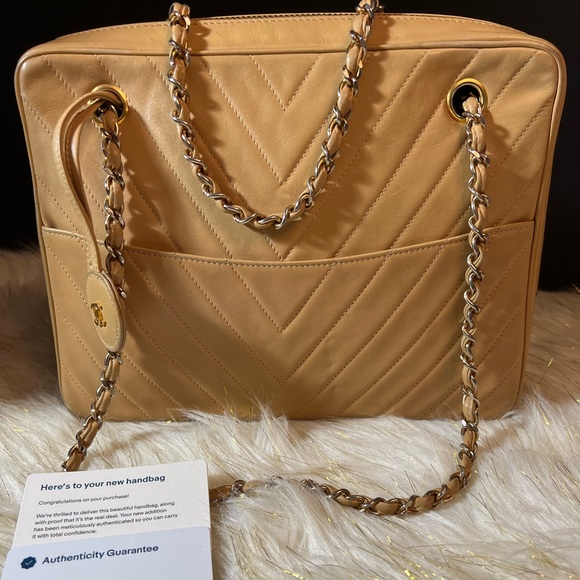 CHANEL Beige V Stitch Lambskin Chain Shoulder Bag Certificate of authentication - Picture 14 of 16